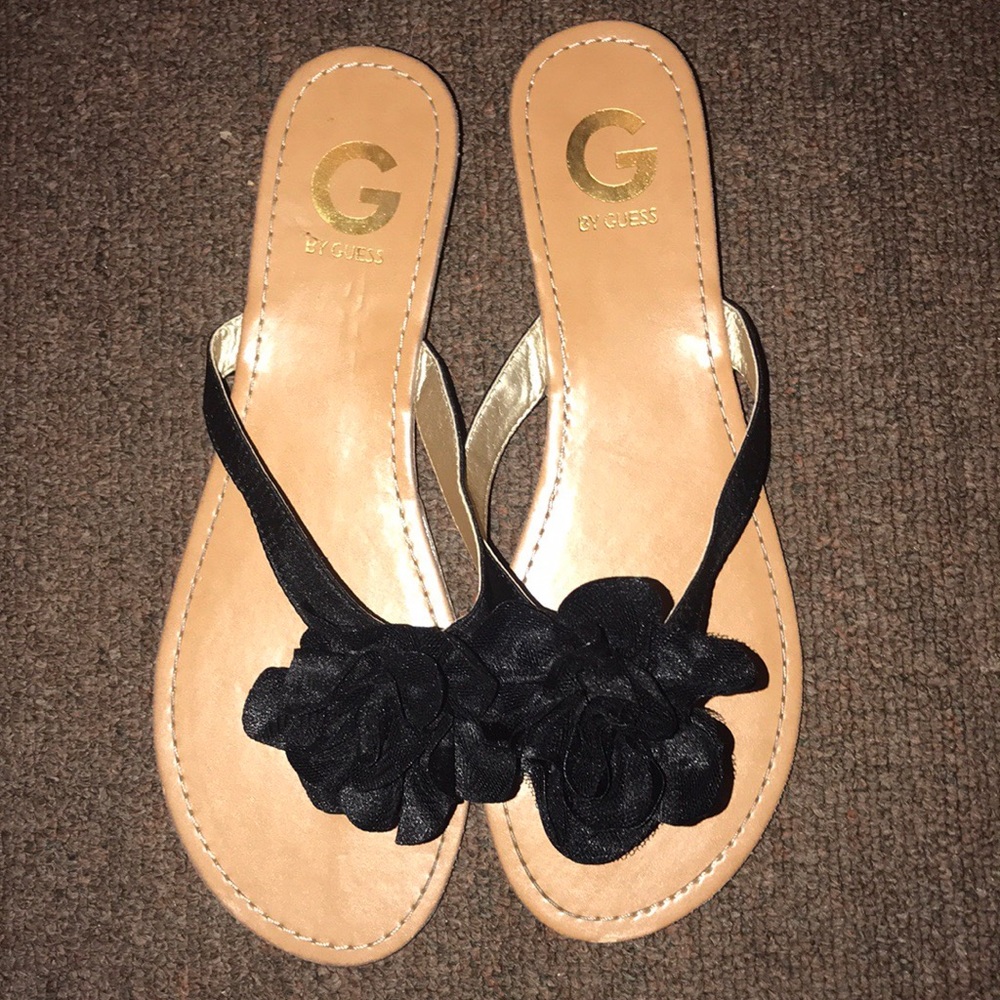 G by Guess 🖤Black flower 🌺 thong slippers